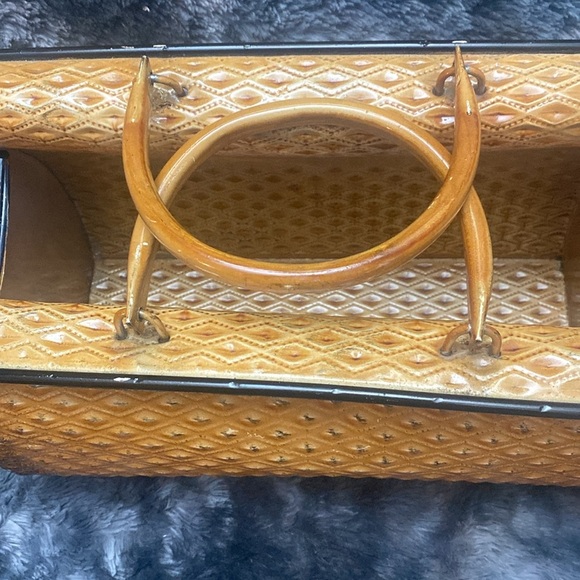 Unique Metal Magazine/ Blanket Holder - Picture 11 of 16